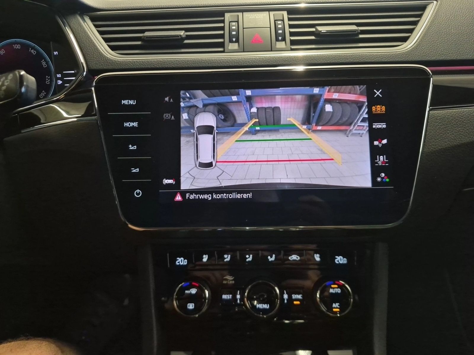 Fahrzeug autohaus mense Fahrzeugabbildung SKODA Superb Combi L&K 2.0l TDI 110kW 7-Gang-DSG AHK 4 - mit KI generiert/bearbeitet
