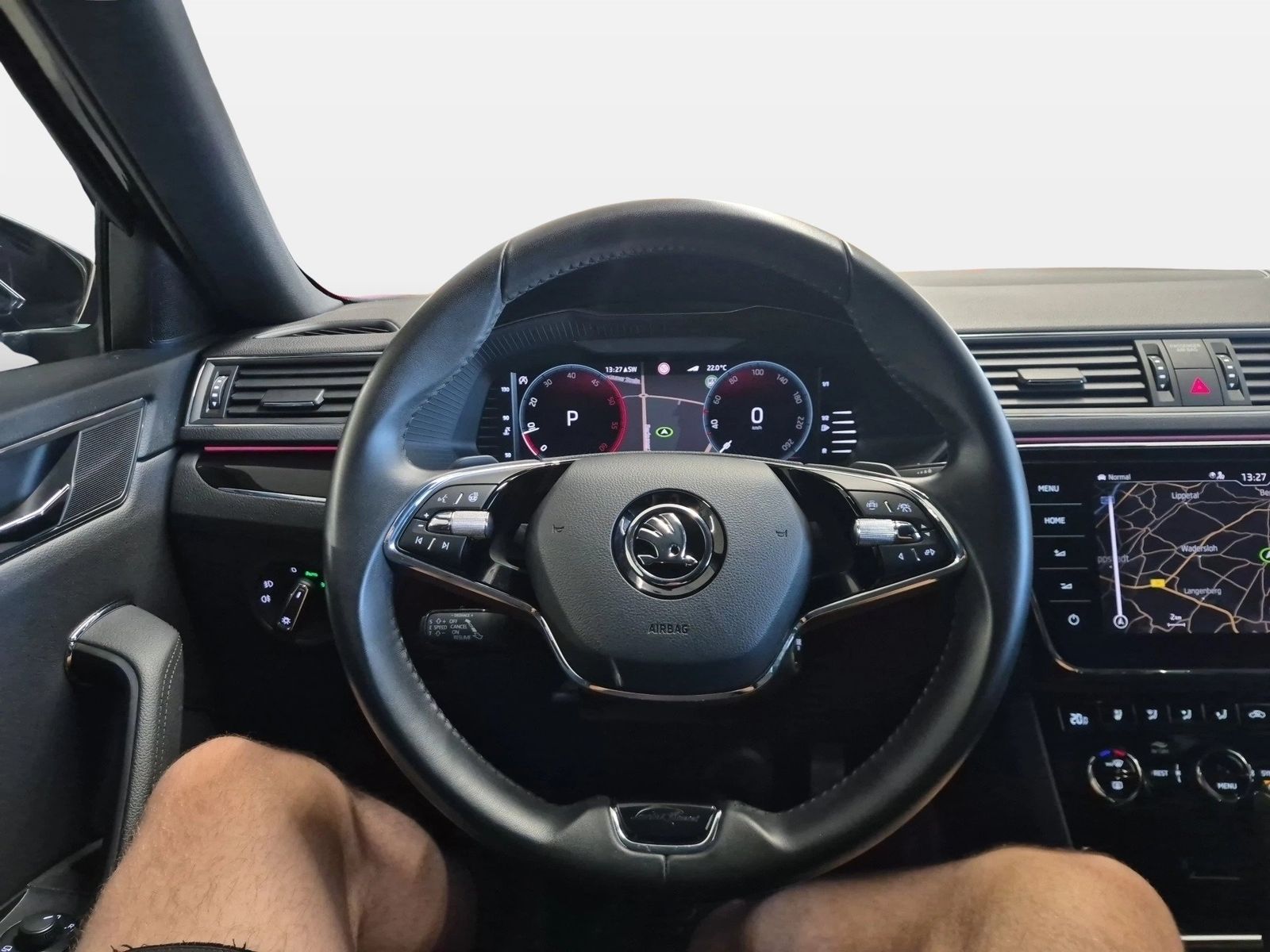 Fahrzeug autohaus mense Fahrzeugabbildung SKODA Superb Combi L&K 2.0l TDI 110kW 7-Gang-DSG AHK 4 - mit KI generiert/bearbeitet