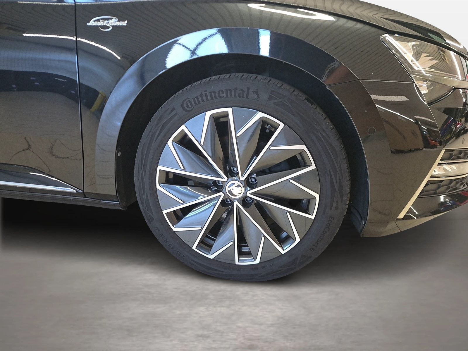 Fahrzeug autohaus mense Fahrzeugabbildung SKODA Superb Combi L&K 2.0l TDI 110kW 7-Gang-DSG AHK 4 - mit KI generiert/bearbeitet