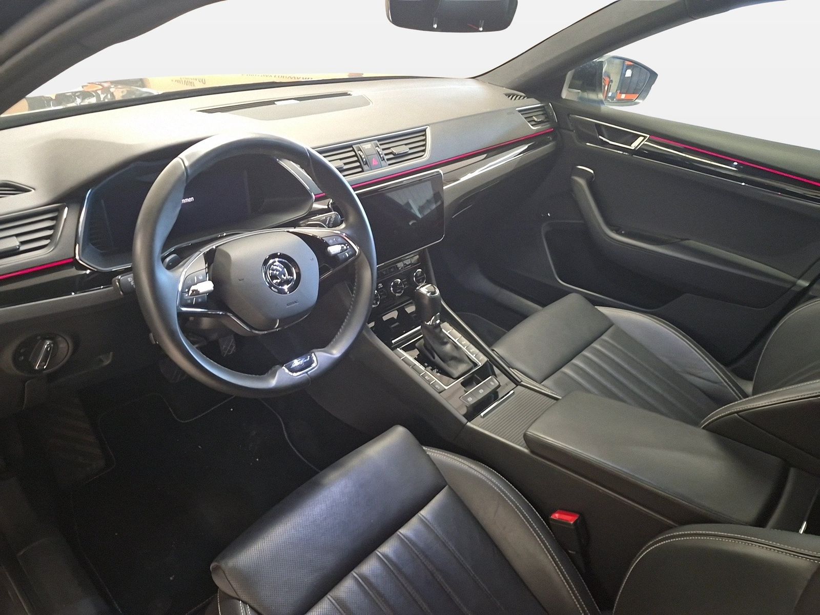 Fahrzeug autohaus mense Fahrzeugabbildung SKODA Superb Combi L&K 2.0l TDI 110kW 7-Gang-DSG AHK 4 - mit KI generiert/bearbeitet