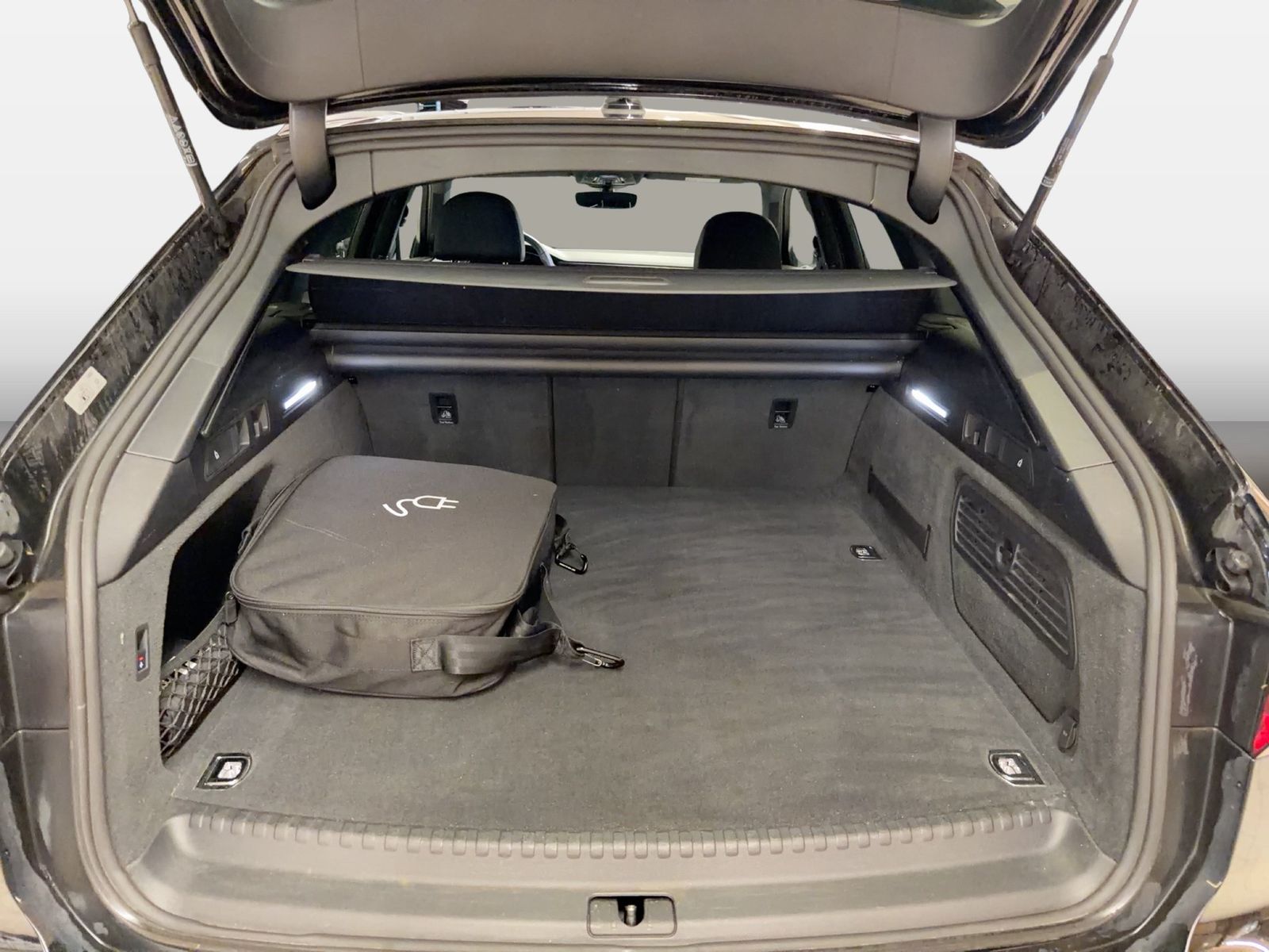 Fahrzeugabbildung Audi A6 Avant 55 TFSI e quattro sport 2022 Matrix B&O
