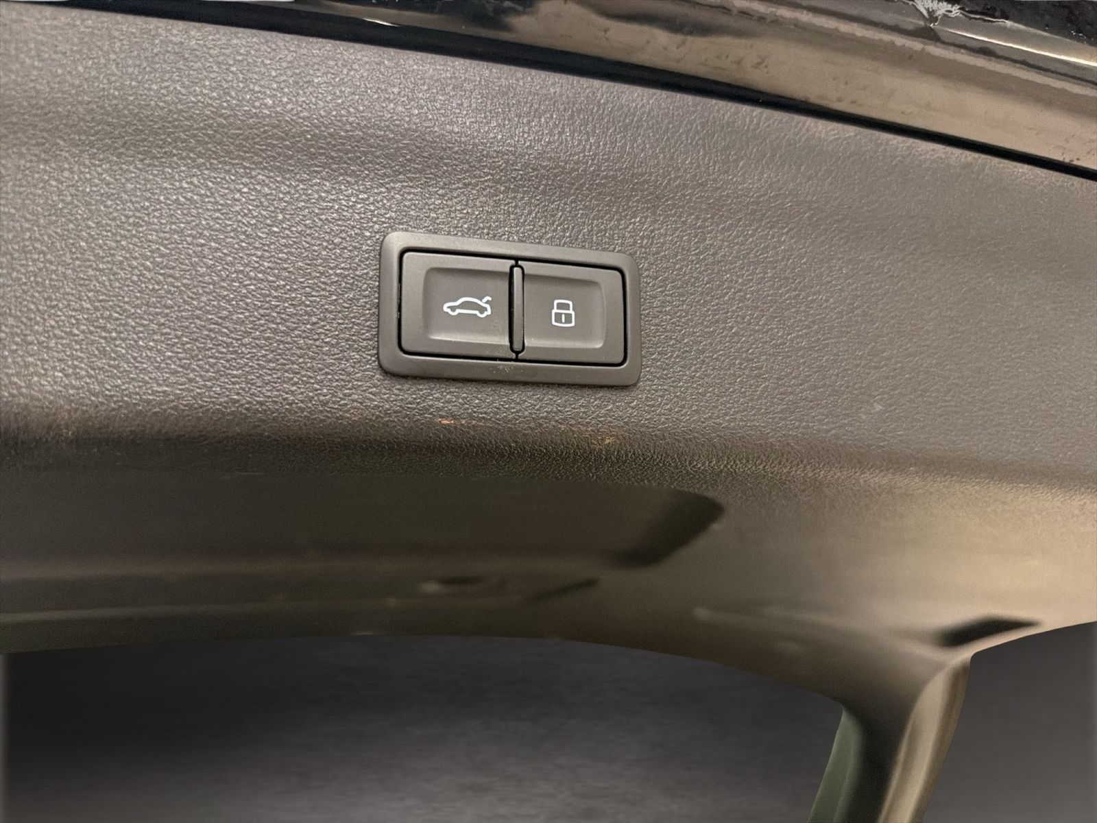 Fahrzeugabbildung Audi A6 Avant 55 TFSI e quattro sport 2022 Matrix B&O