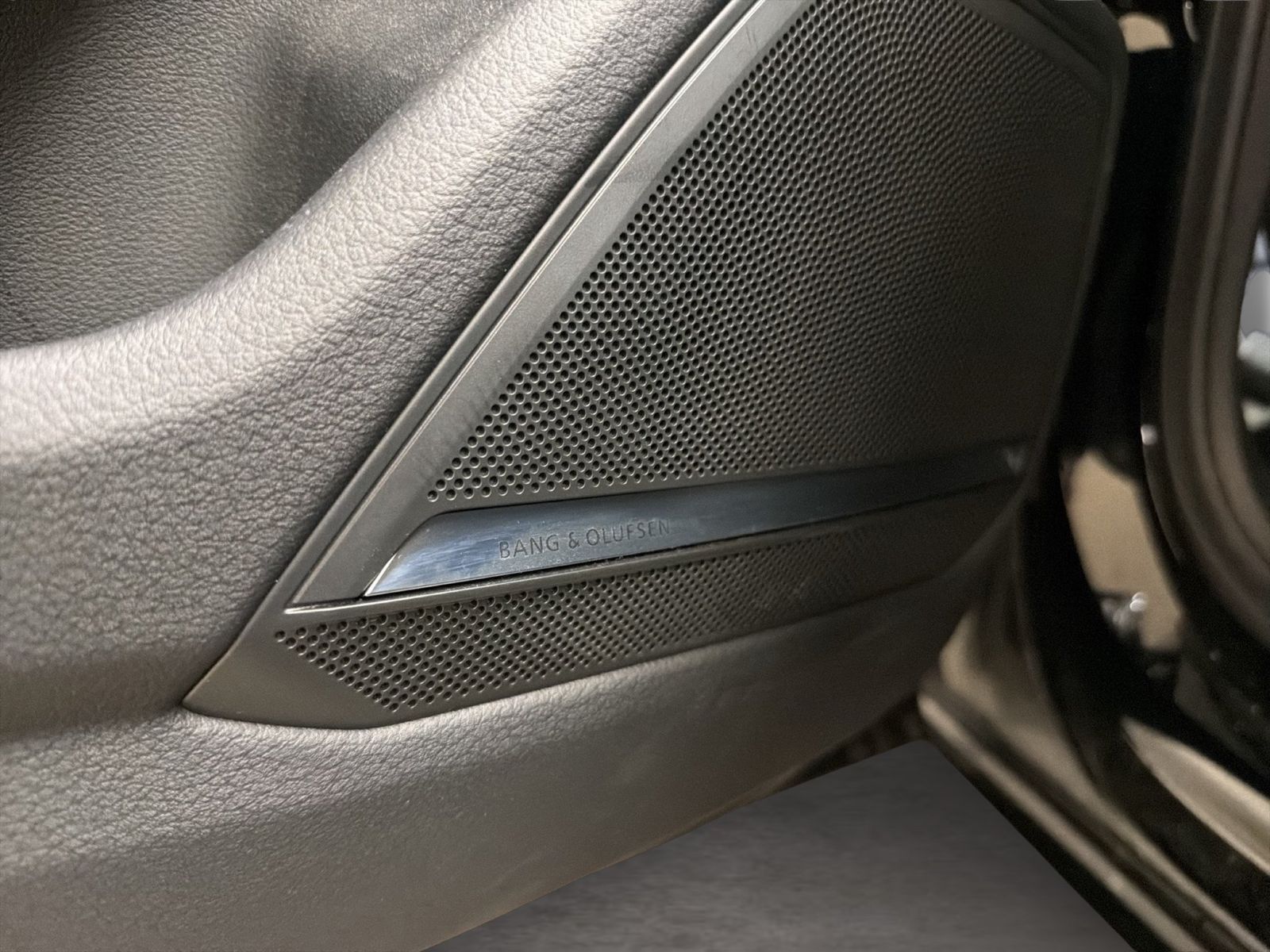 Fahrzeugabbildung Audi A6 Avant 55 TFSI e quattro sport 2022 Matrix B&O