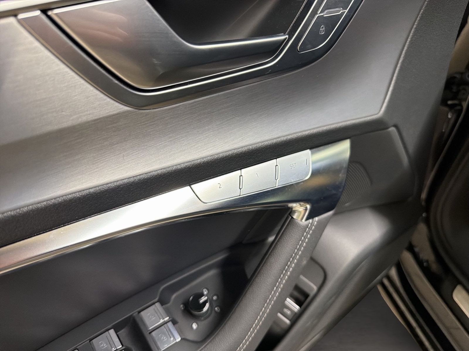 Fahrzeugabbildung Audi A6 Avant 55 TFSI e quattro sport 2022 Matrix B&O