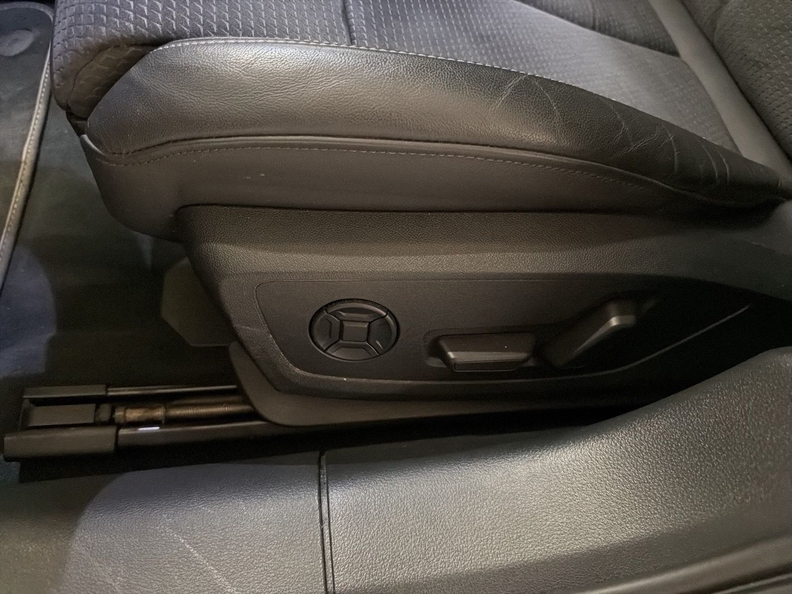 Fahrzeugabbildung Audi A6 Avant 55 TFSI e quattro sport 2022 Matrix B&O