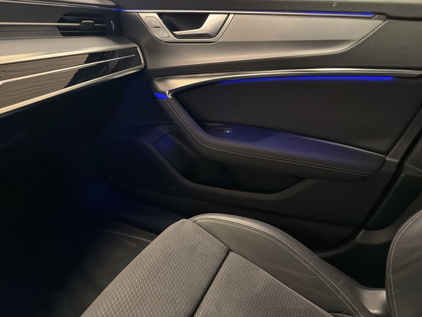 Fahrzeugabbildung Audi A6 Avant 55 TFSI e quattro sport 2022 Matrix B&O