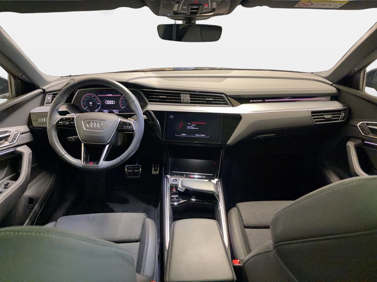 Fahrzeugabbildung Audi Q8 e-tron 50 quattro S line 2025 Matrix AHK HUD