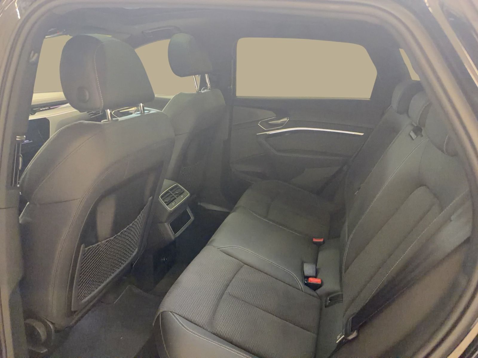 Fahrzeugabbildung Audi Q8 e-tron 50 quattro S line 2025 Matrix AHK HUD