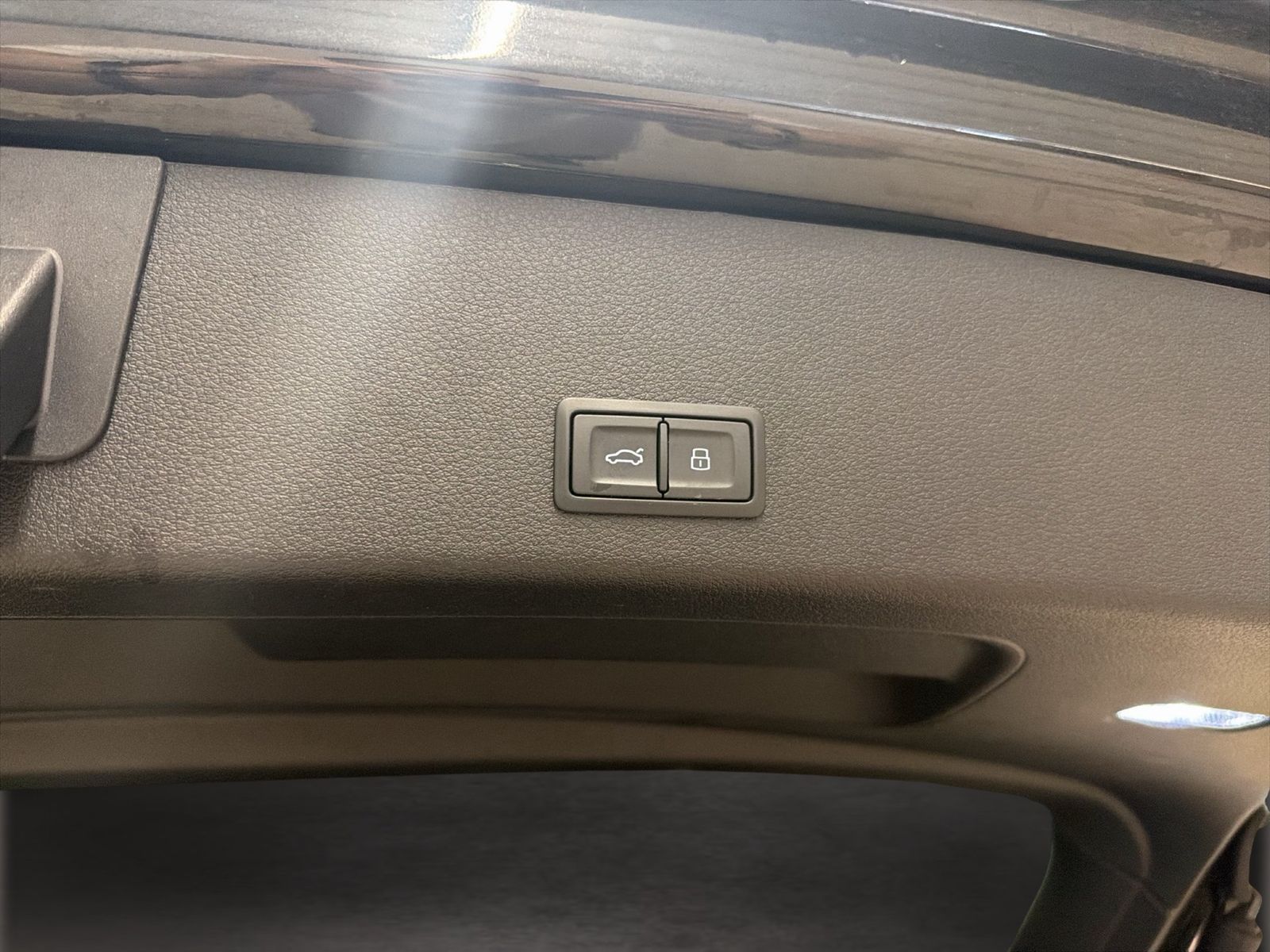 Fahrzeugabbildung Audi Q8 e-tron 50 quattro S line 2025 Matrix AHK HUD