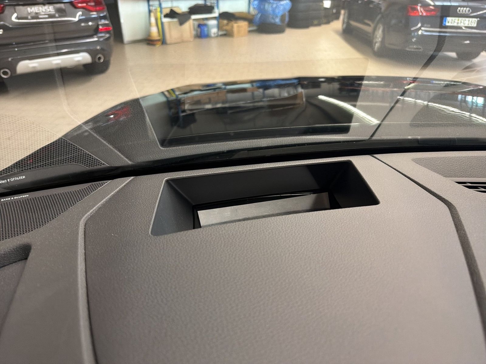 Fahrzeugabbildung Audi Q8 e-tron 50 quattro S line 2025 Matrix AHK HUD