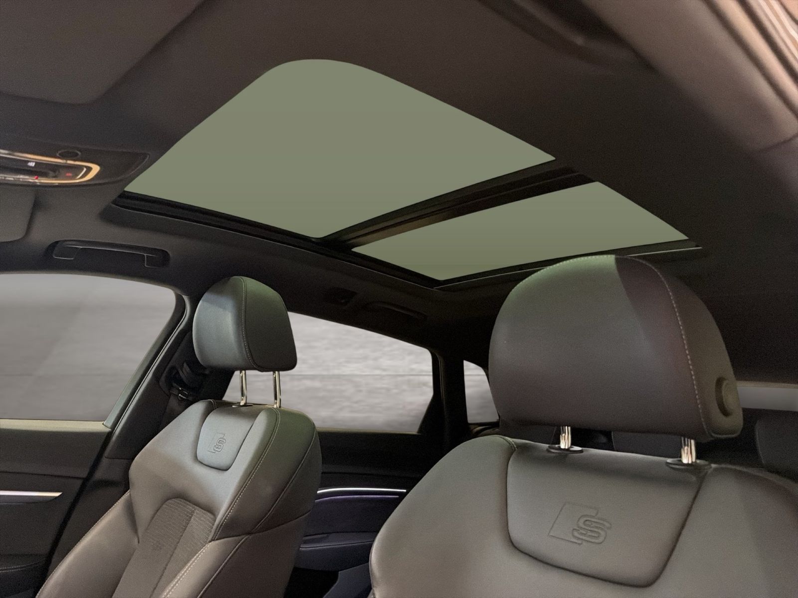 Fahrzeugabbildung Audi Q8 e-tron 50 quattro S line 2025 Matrix AHK HUD