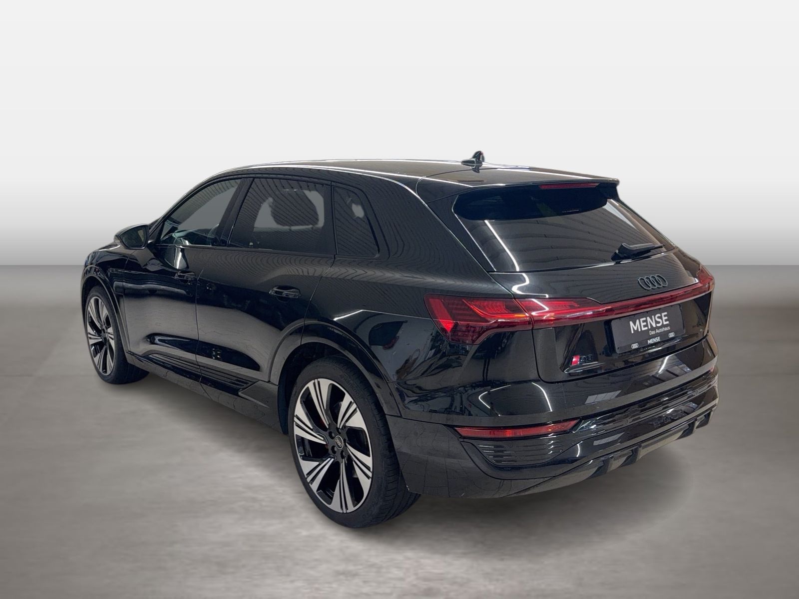 Fahrzeugabbildung Audi Q8 e-tron 50 quattro S line 2025 Matrix AHK HUD