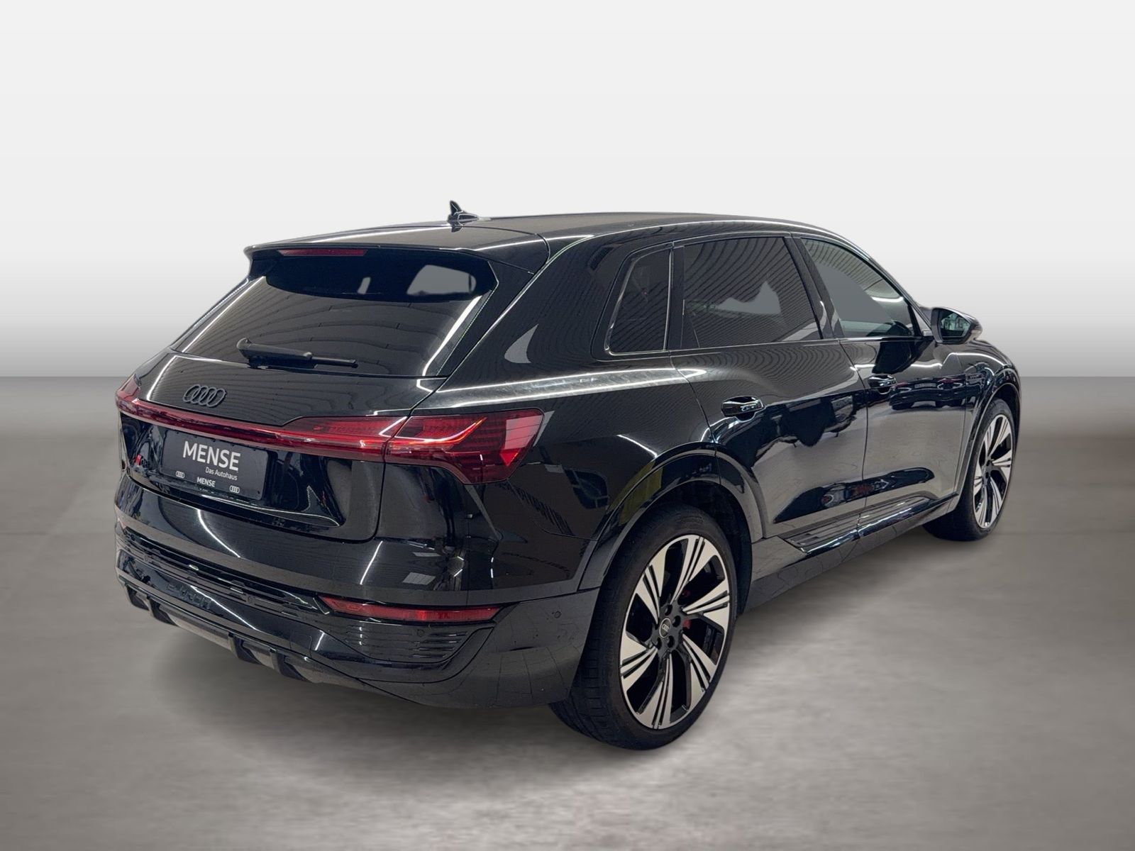 Fahrzeugabbildung Audi Q8 e-tron 50 quattro S line 2025 Matrix AHK HUD