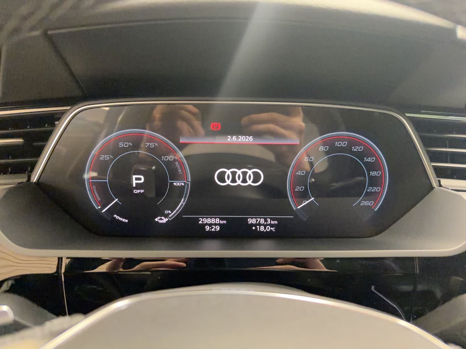 Fahrzeugabbildung Audi Q8 e-tron 50 quattro S line 2025 Matrix AHK HUD