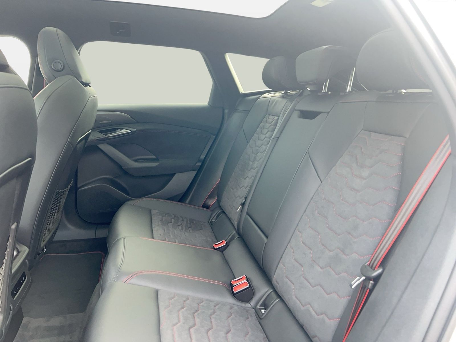 Fahrzeug autohaus mense Fahrzeugabbildung Audi S6 Avant e-tron 370 kW Matrix CarPlay TechPro AH - mit KI generiert/bearbeitet