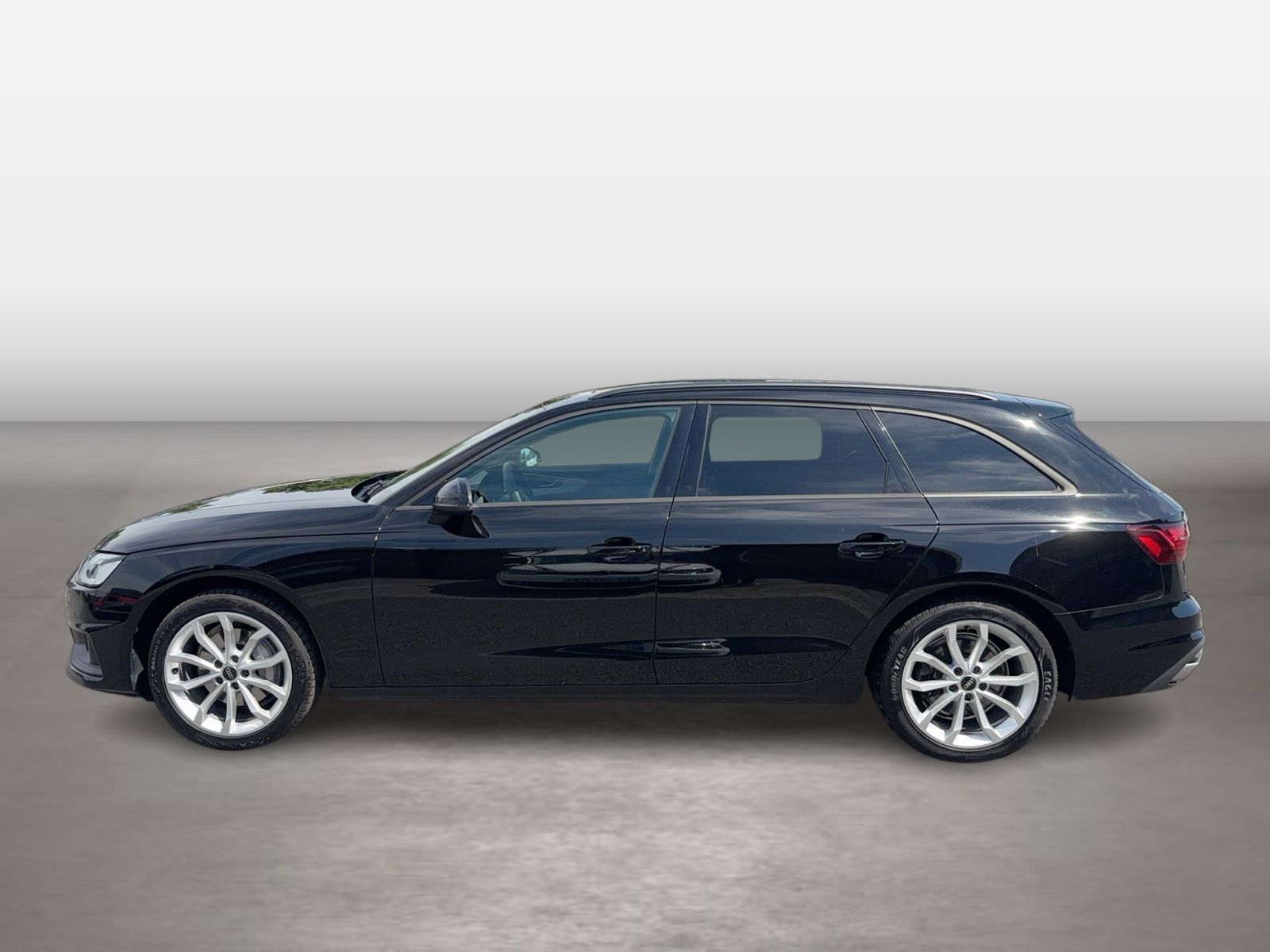 Fahrzeug autohaus mense Fahrzeugabbildung Audi A4 Avant 40 TDI S tronic Matrix AHK HUD - mit KI generiert/bearbeitet