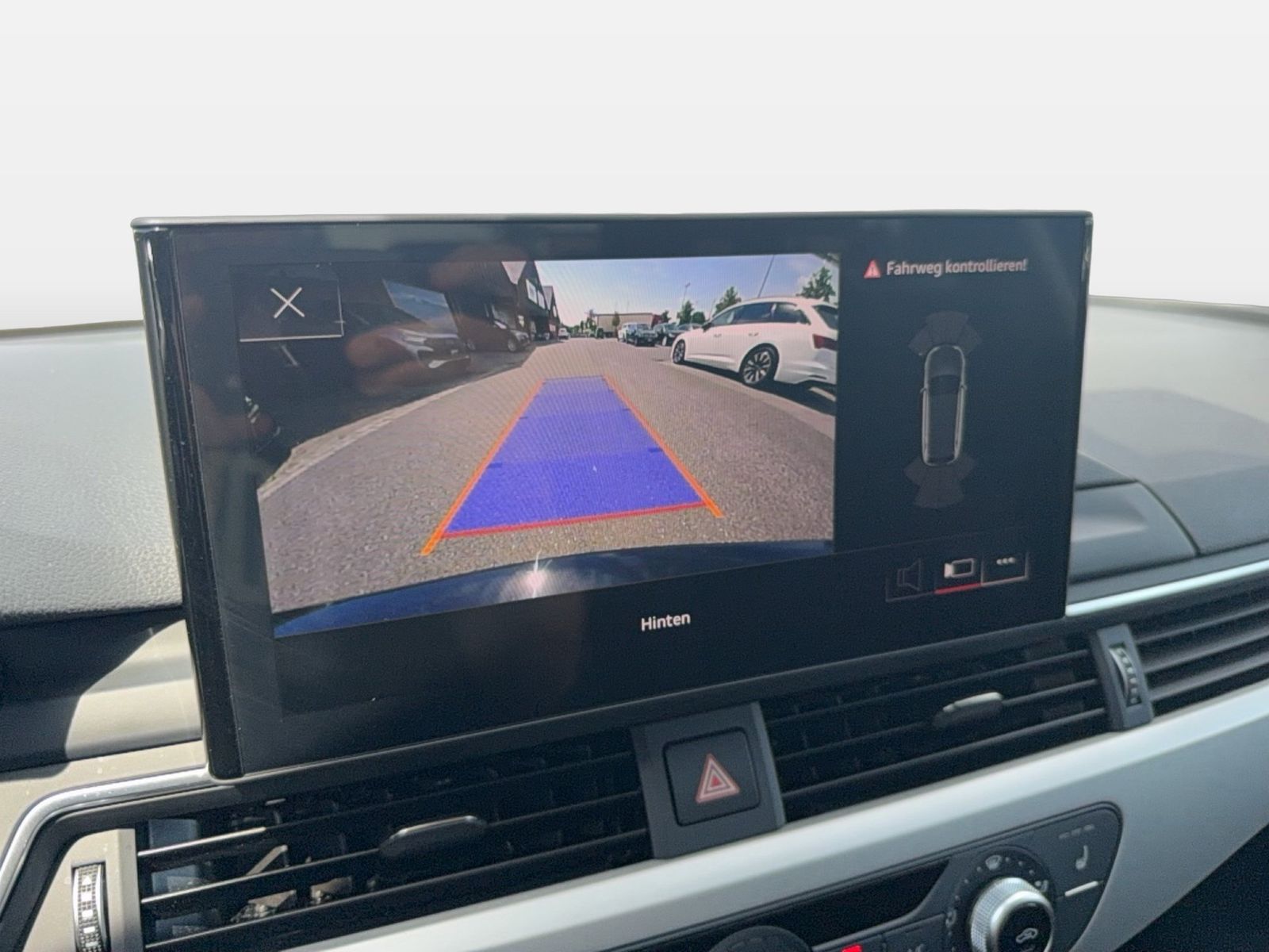 Fahrzeug autohaus mense Fahrzeugabbildung Audi A4 Avant 40 TDI S tronic Matrix AHK HUD - mit KI generiert/bearbeitet