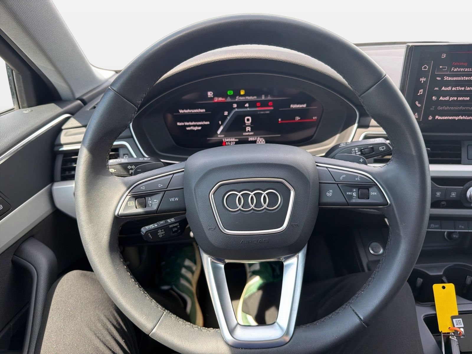 Fahrzeug autohaus mense Fahrzeugabbildung Audi A4 Avant 40 TDI S tronic Matrix AHK HUD - mit KI generiert/bearbeitet