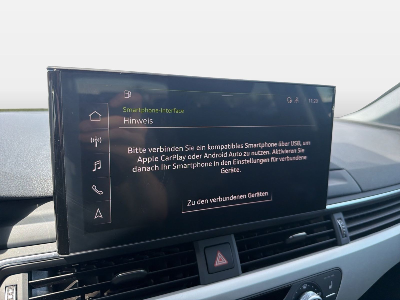 Fahrzeug autohaus mense Fahrzeugabbildung Audi A4 Avant 40 TDI S tronic Matrix AHK HUD - mit KI generiert/bearbeitet