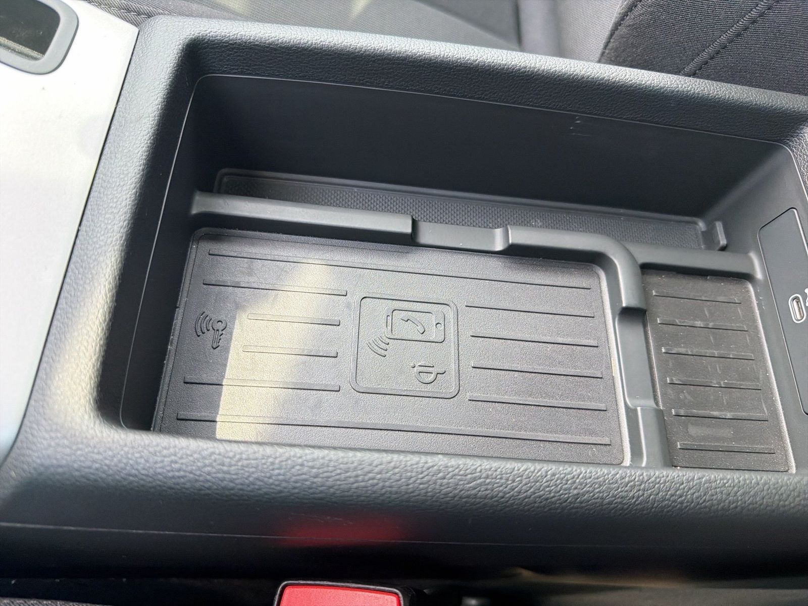 Fahrzeug autohaus mense Fahrzeugabbildung Audi A4 Avant 40 TDI S tronic Matrix AHK HUD - mit KI generiert/bearbeitet