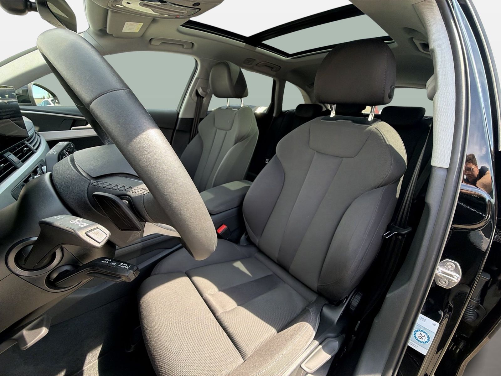 Fahrzeug autohaus mense Fahrzeugabbildung Audi A4 Avant 40 TDI S tronic Matrix AHK HUD - mit KI generiert/bearbeitet