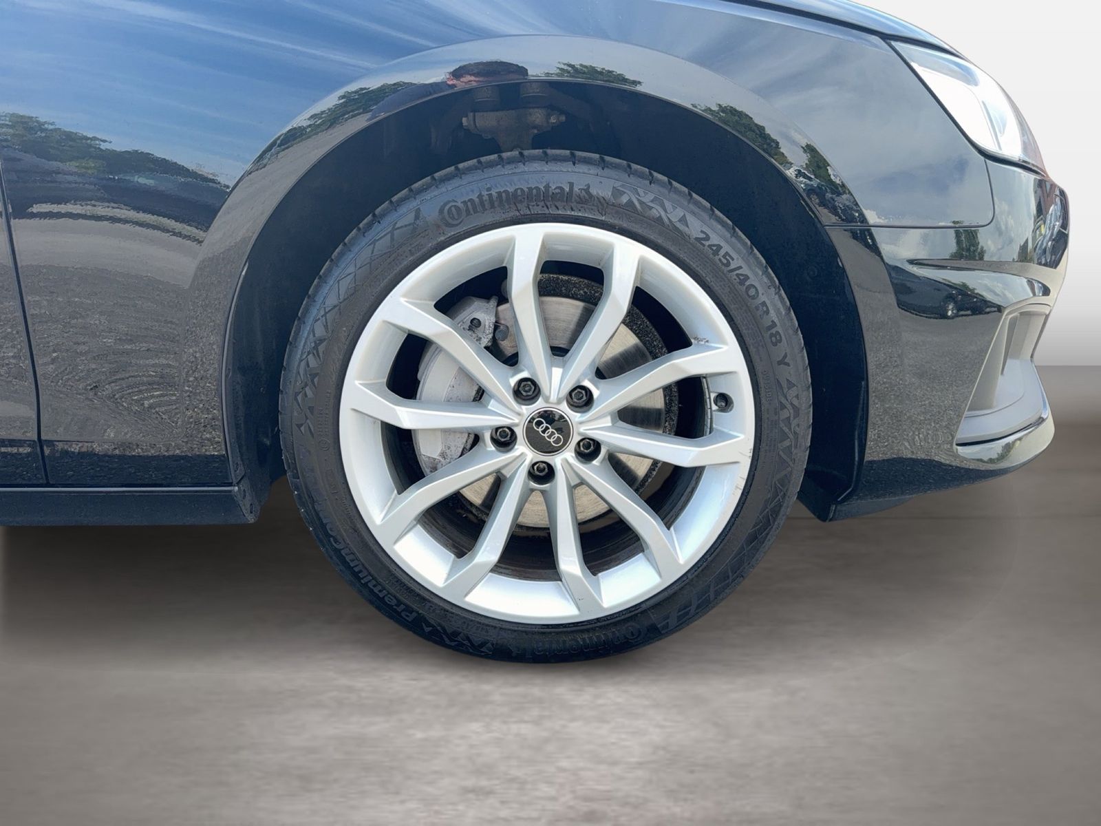 Fahrzeug autohaus mense Fahrzeugabbildung Audi A4 Avant 40 TDI S tronic Matrix AHK HUD - mit KI generiert/bearbeitet