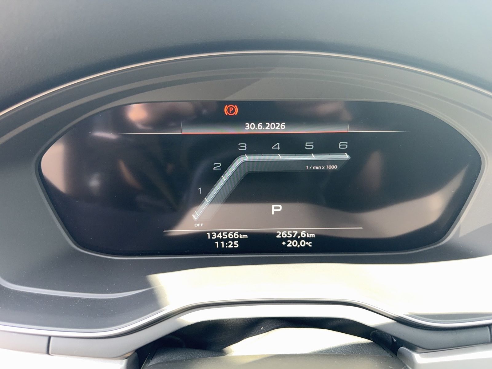 Fahrzeug autohaus mense Fahrzeugabbildung Audi A4 Avant 40 TDI S tronic Matrix AHK HUD - mit KI generiert/bearbeitet