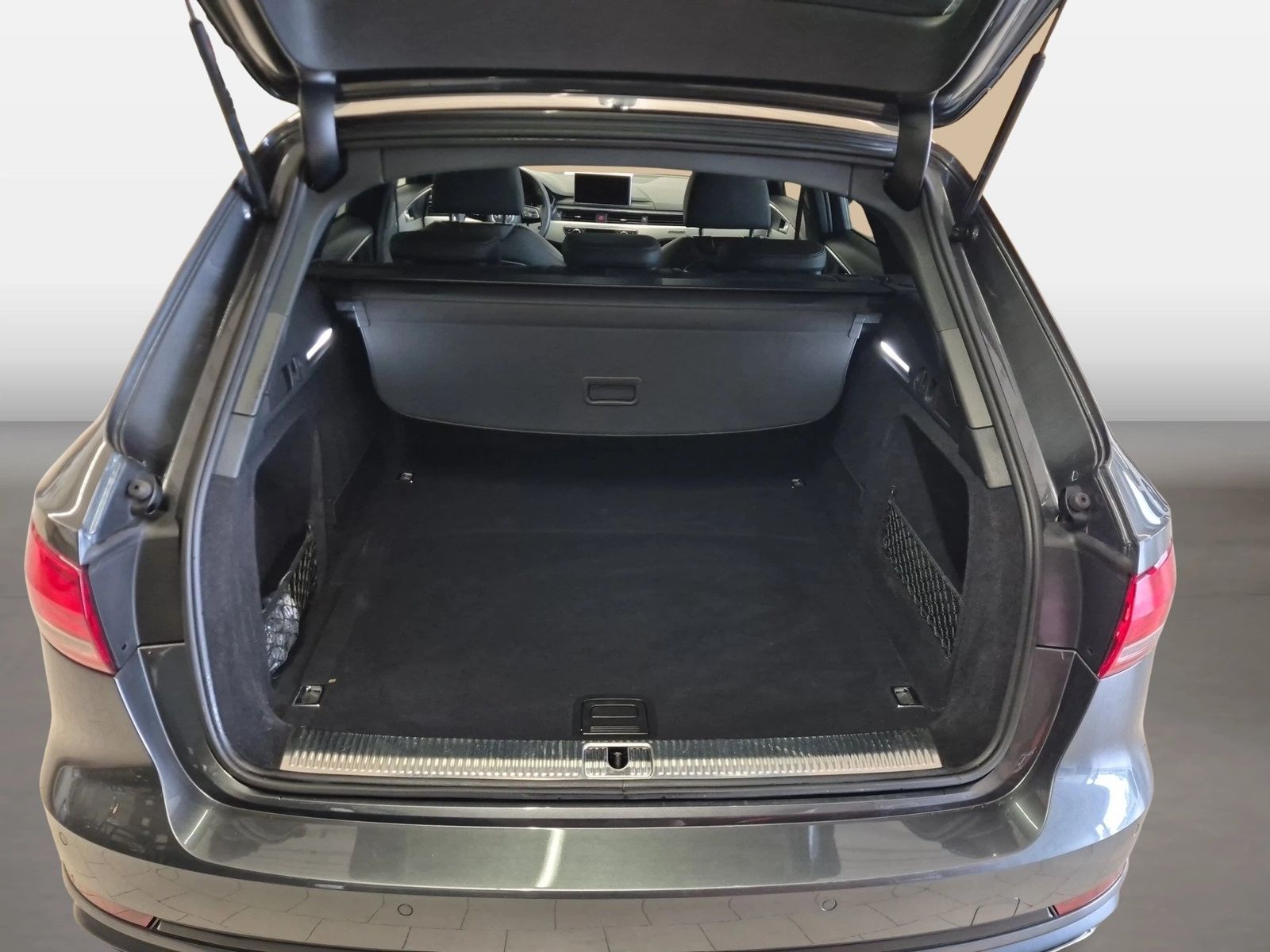 Fahrzeug autohaus mense Fahrzeugabbildung Audi A4 Avant Sport 40 TDI quattro S tronic S line Sp - mit KI generiert/bearbeitet