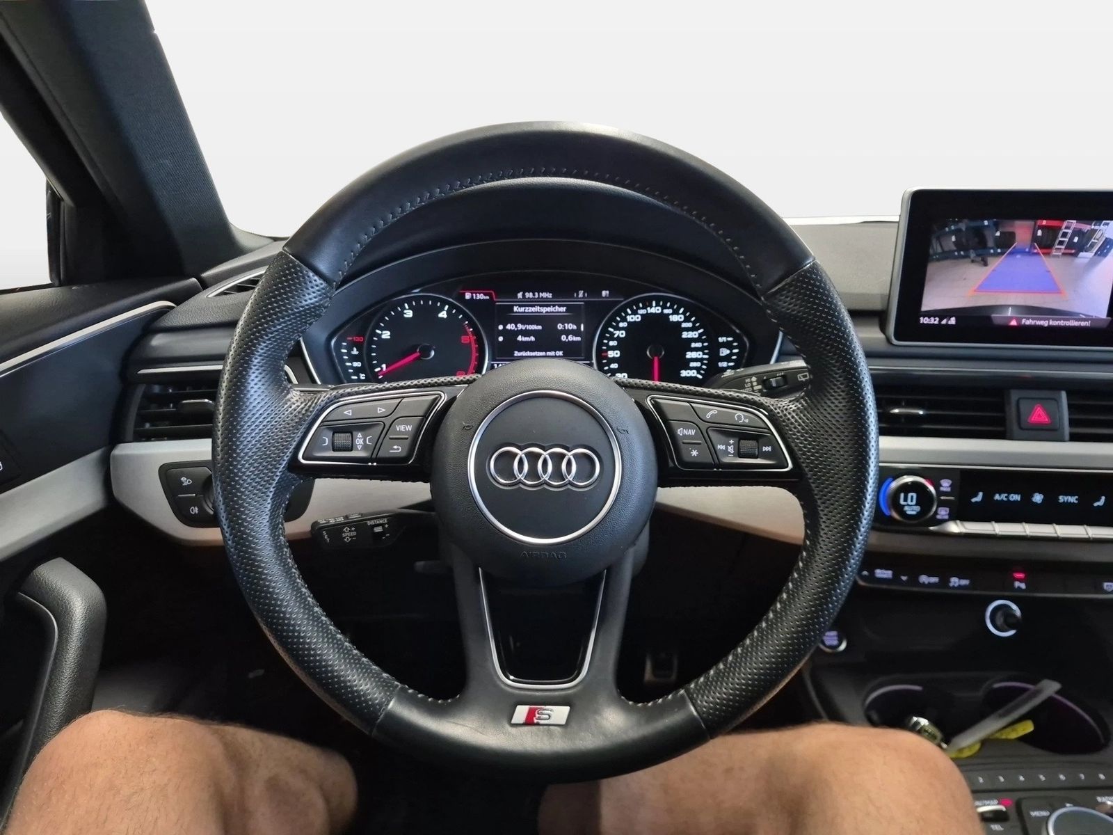 Fahrzeug autohaus mense Fahrzeugabbildung Audi A4 Avant Sport 40 TDI quattro S tronic S line Sp - mit KI generiert/bearbeitet