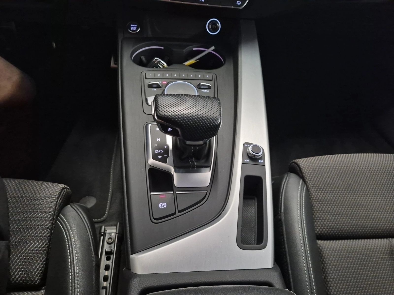 Fahrzeug autohaus mense Fahrzeugabbildung Audi A4 Avant Sport 40 TDI quattro S tronic S line Sp - mit KI generiert/bearbeitet