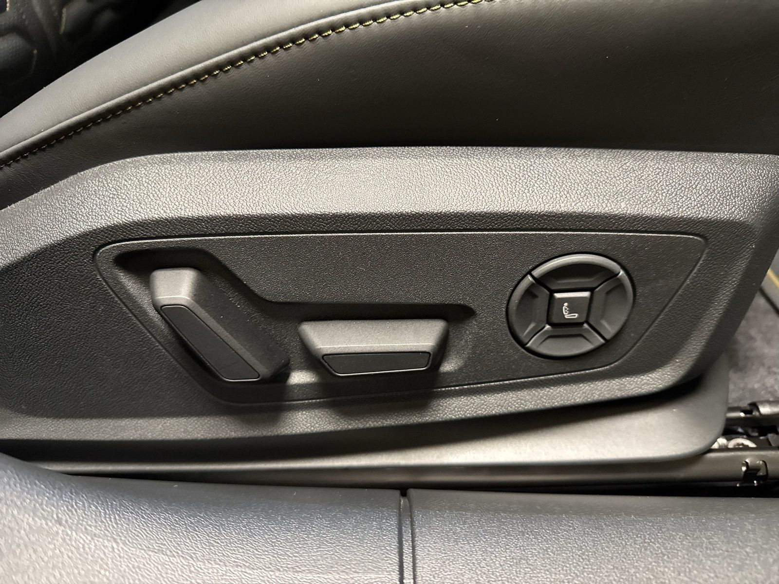 Fahrzeugabbildung Audi RS 5 Avant 470 kW tiptronic Keramik AudiSport AH