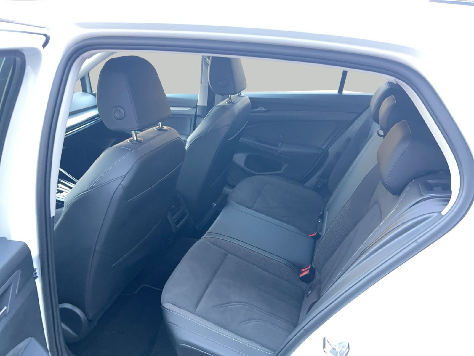 Fahrzeugabbildung Volkswagen Golf VIII 1.5 TSI DSG eHybrid Style
