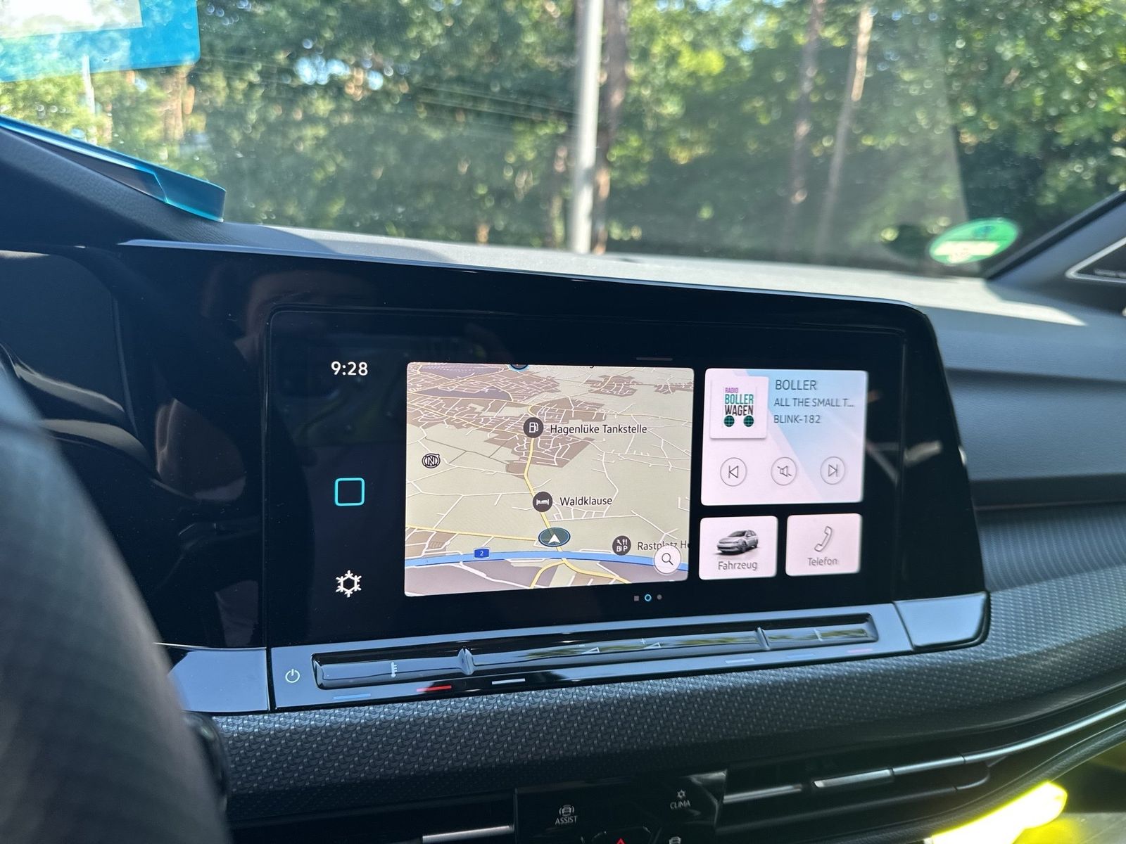 Fahrzeugabbildung Volkswagen Golf VIII Variant 2.0 TDI DSG R-line IQ.Light SD - mit KI generiert/bearbeitet