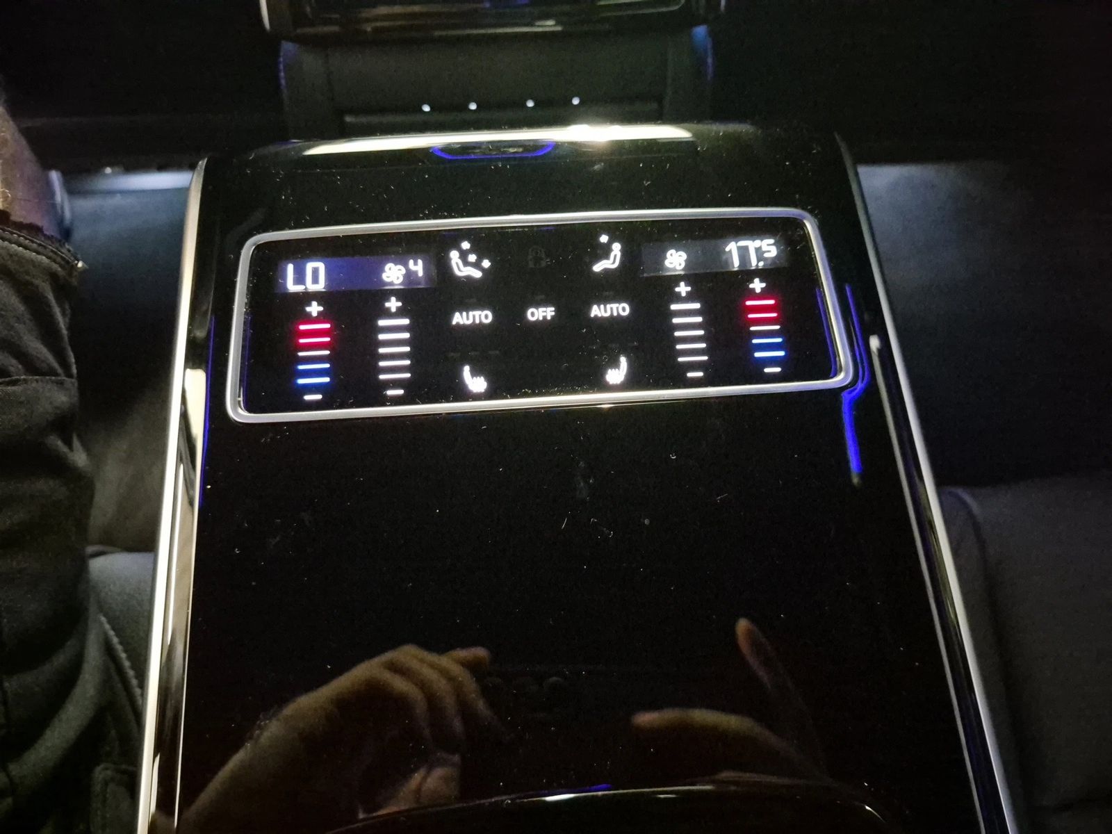 Fahrzeugabbildung Audi A8 55 TFSI quattro tiptronic Matrix|HUD|Luft|ACC