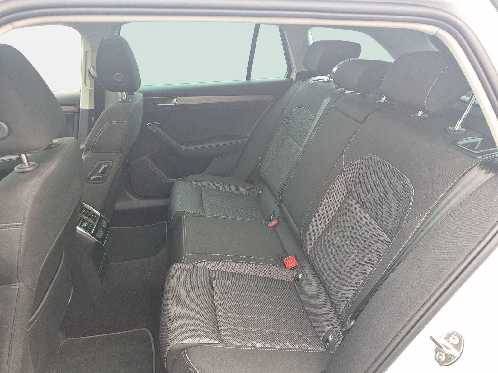 Fahrzeug autohaus mense Fahrzeugabbildung SKODA Superb Combi 2.0 TDI DSG Style |Pano|ACC|LED|LM