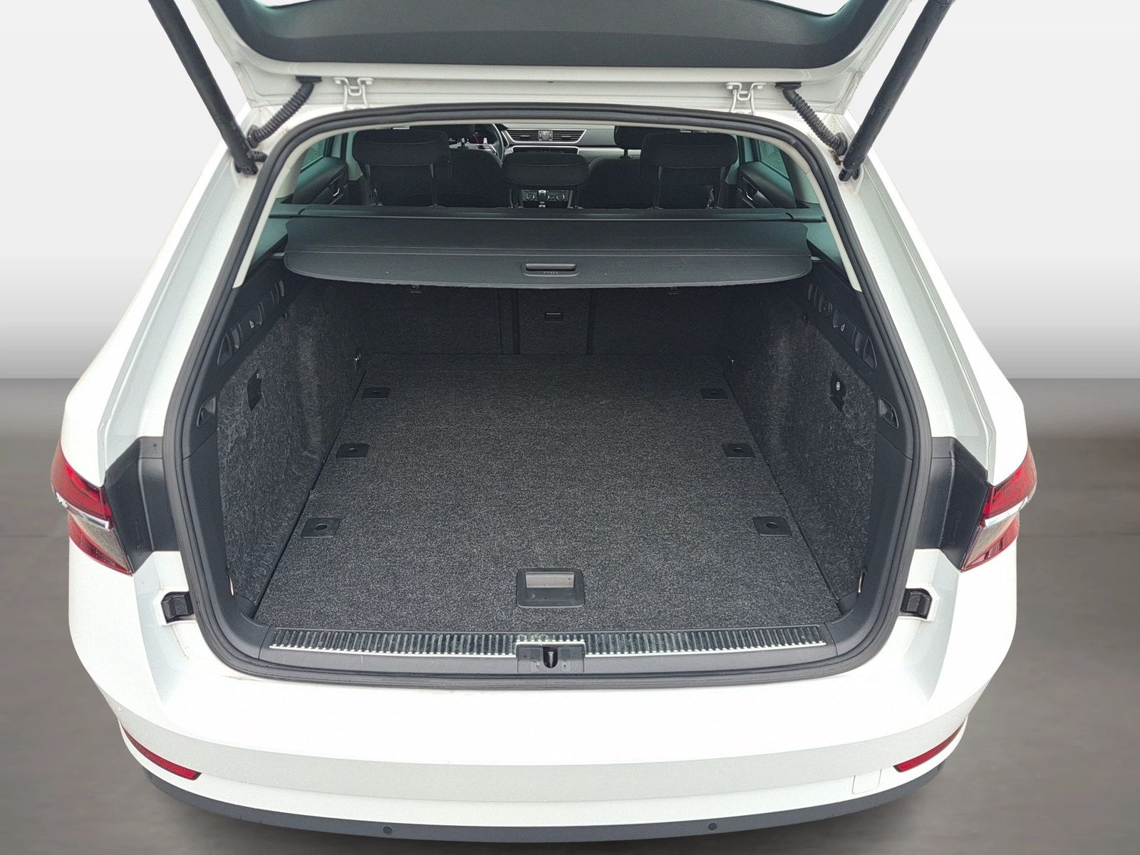 Fahrzeug autohaus mense Fahrzeugabbildung SKODA Superb Combi 2.0 TDI DSG Style |Pano|ACC|LED|LM