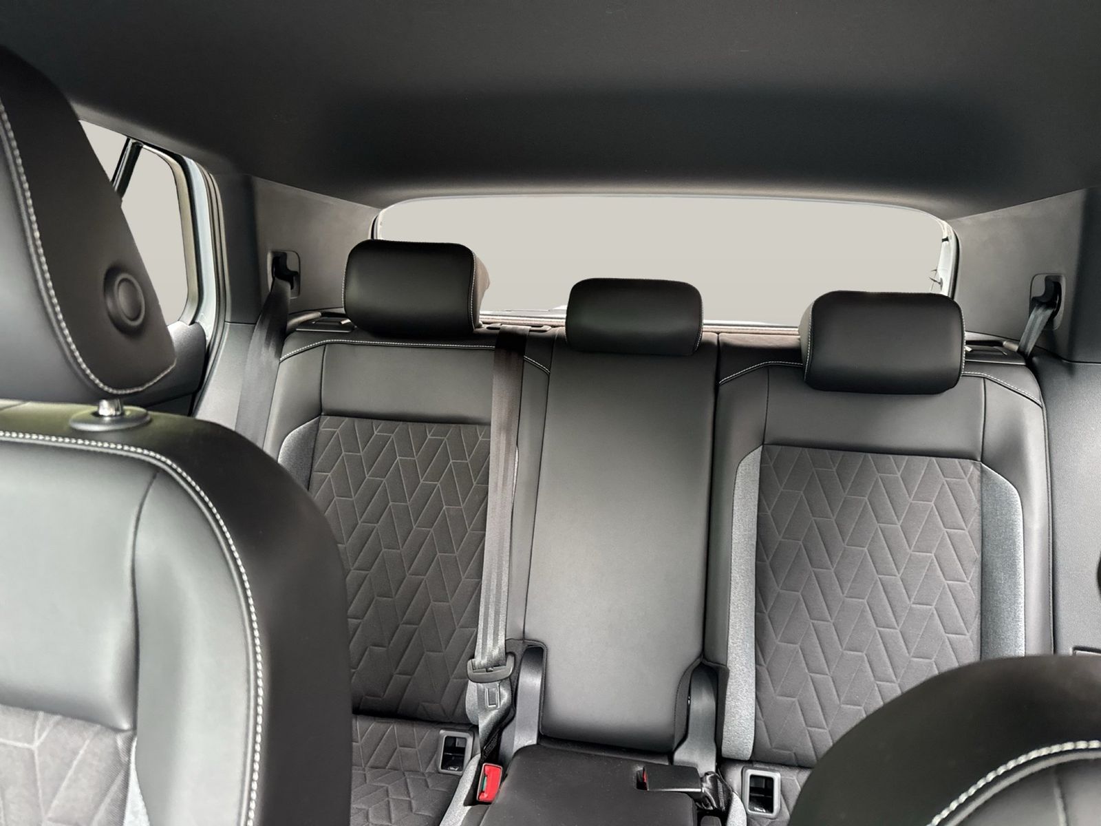Fahrzeugabbildung Volkswagen T-Cross 1.0TSI Life Goal IQ.Light Matrix CarPlay