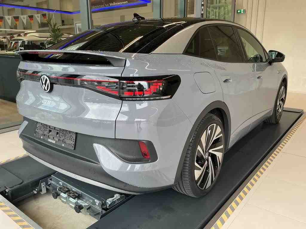Fahrzeug autohaus mense Fahrzeugabbildung Volkswagen ID.5 Pro Performance IQ.Light Matrix CarPlay AHK