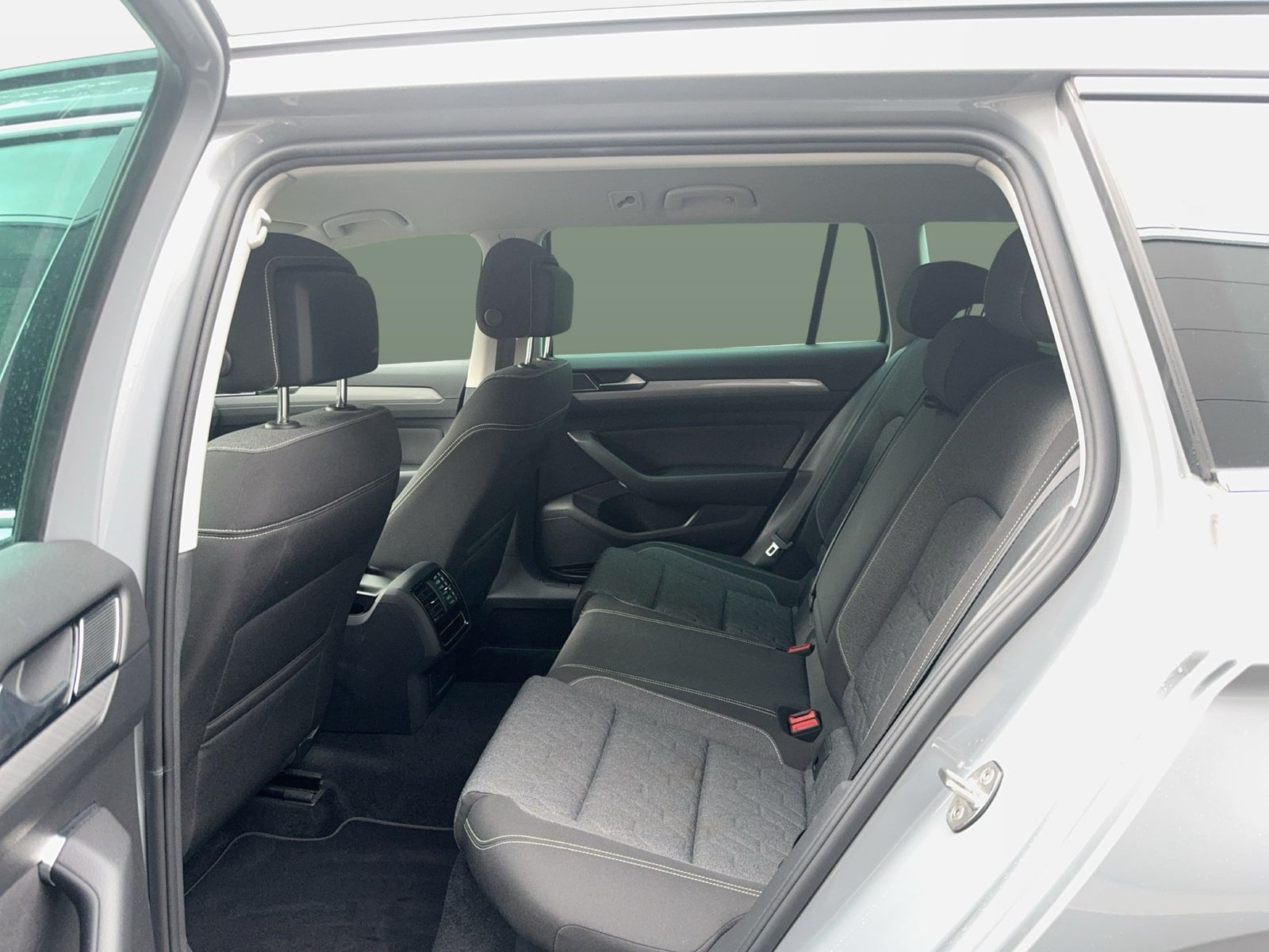 Fahrzeugabbildung Volkswagen Passat Variant 2.0 TDI DSG Business CarPlay