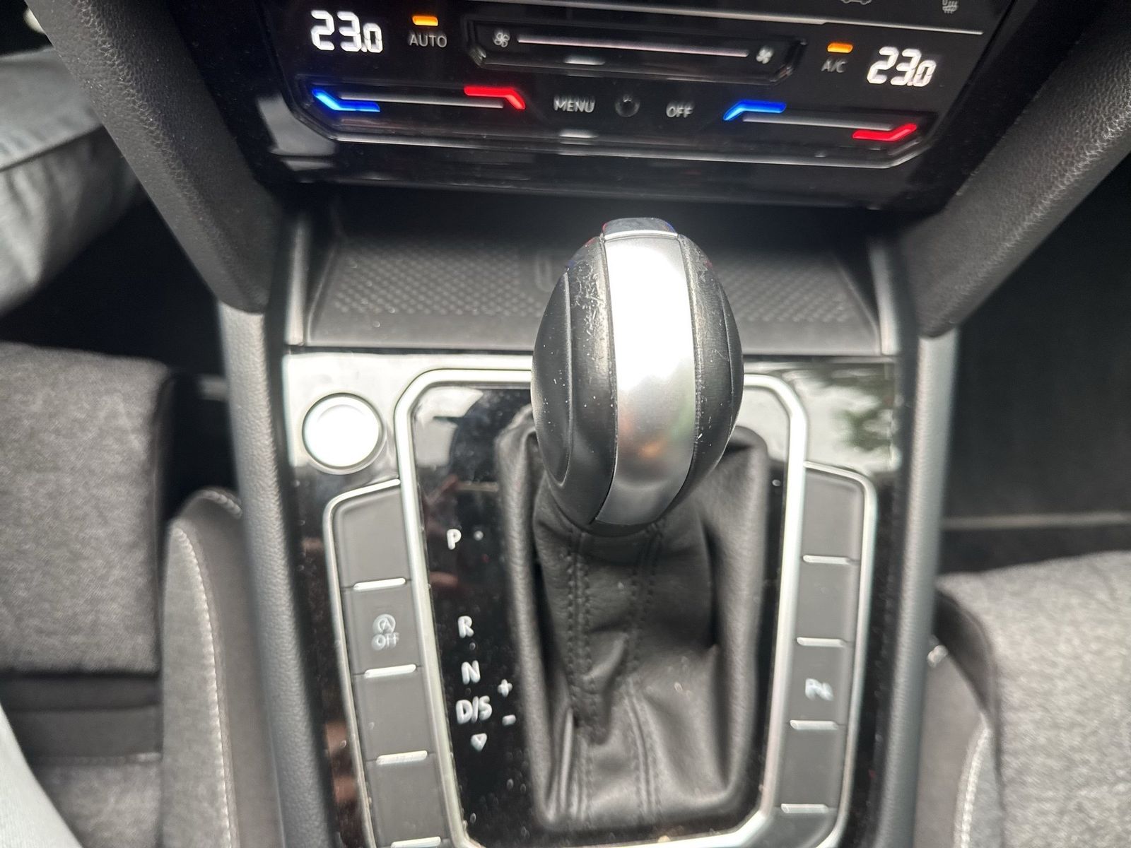 Fahrzeugabbildung Volkswagen Passat Variant 2.0 TDI DSG Business CarPlay