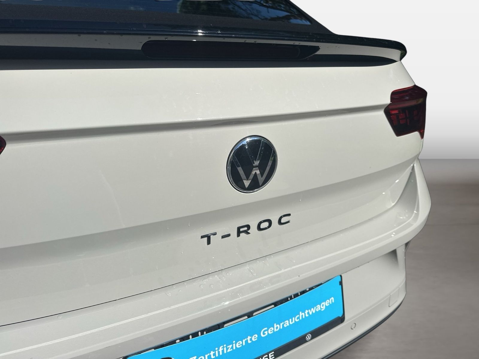 Fahrzeugabbildung Volkswagen T-Roc Cabriolet 1.5 TSI DSG R-Line Karmann Editi