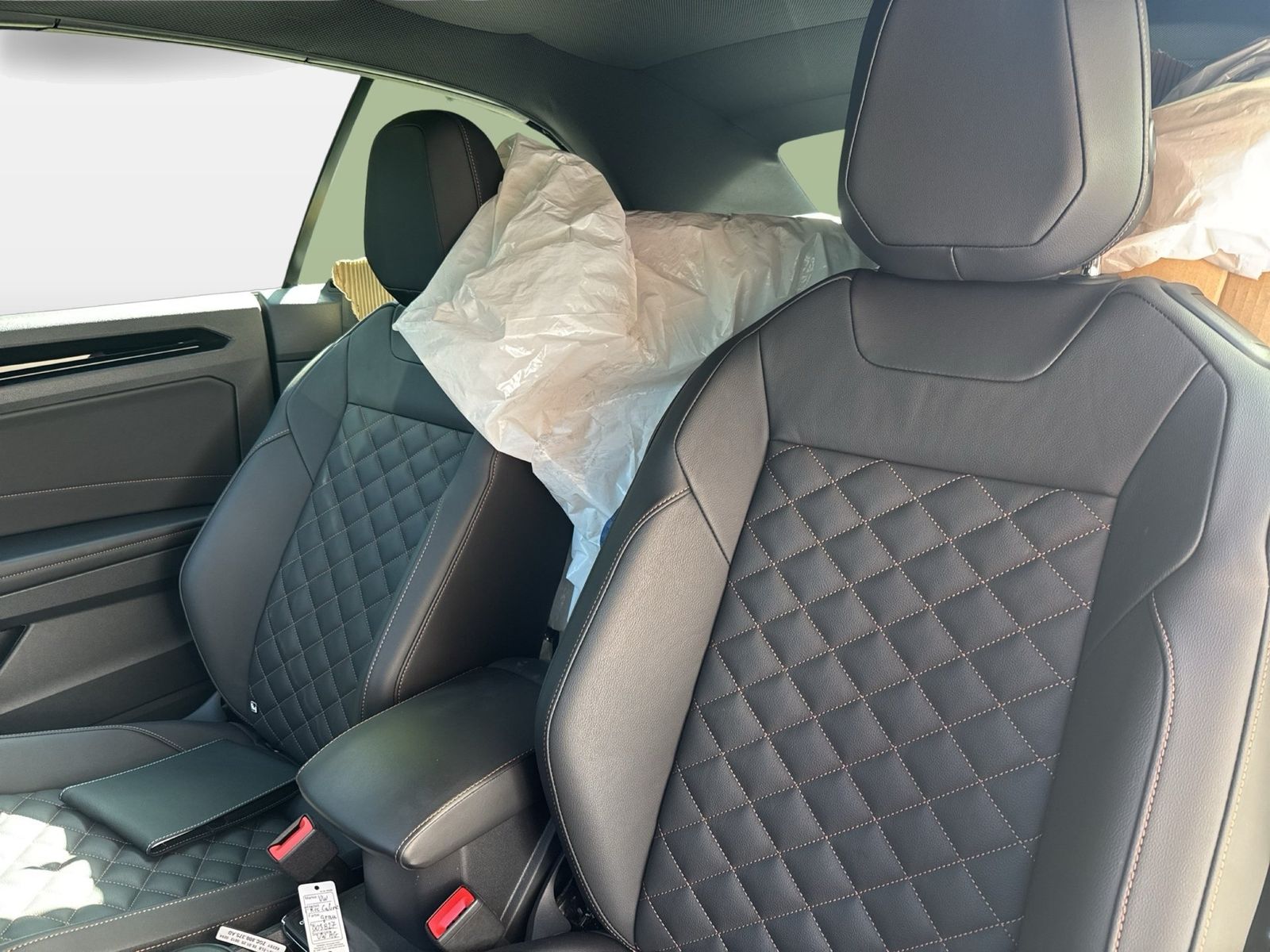 Fahrzeugabbildung Volkswagen T-Roc Cabriolet 1.5 TSI DSG R-Line Karmann Editi