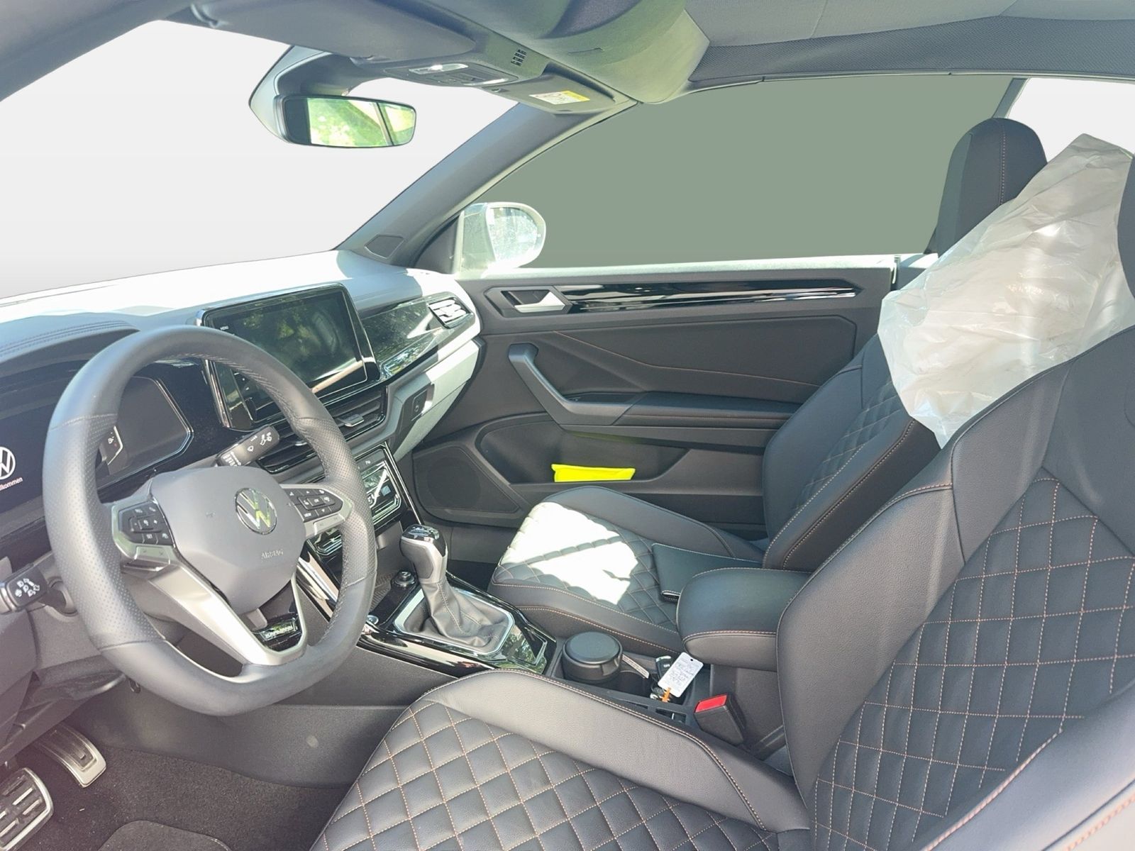 Fahrzeugabbildung Volkswagen T-Roc Cabriolet 1.5 TSI DSG R-Line Karmann Editi