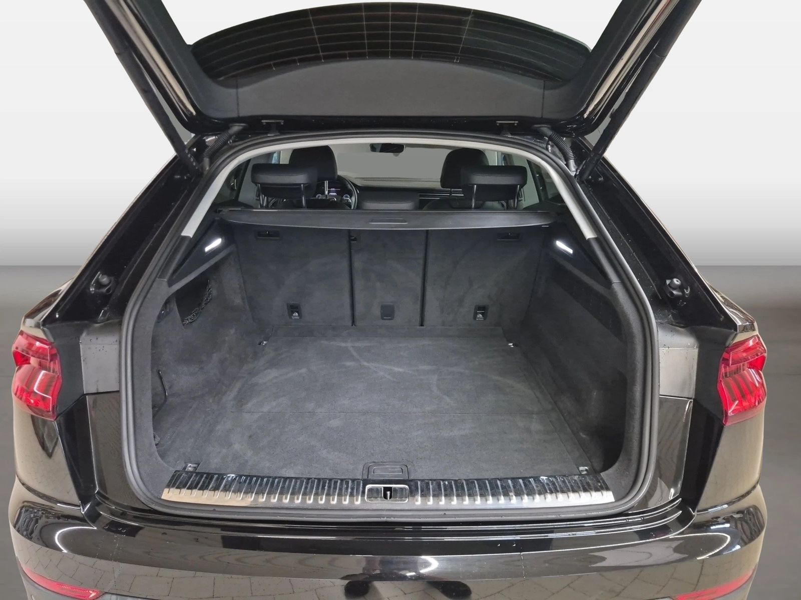 Fahrzeug autohaus mense Fahrzeugabbildung Audi Q8 55 TFSI quattro tiptronic Luft 4xSHZG ACC LED