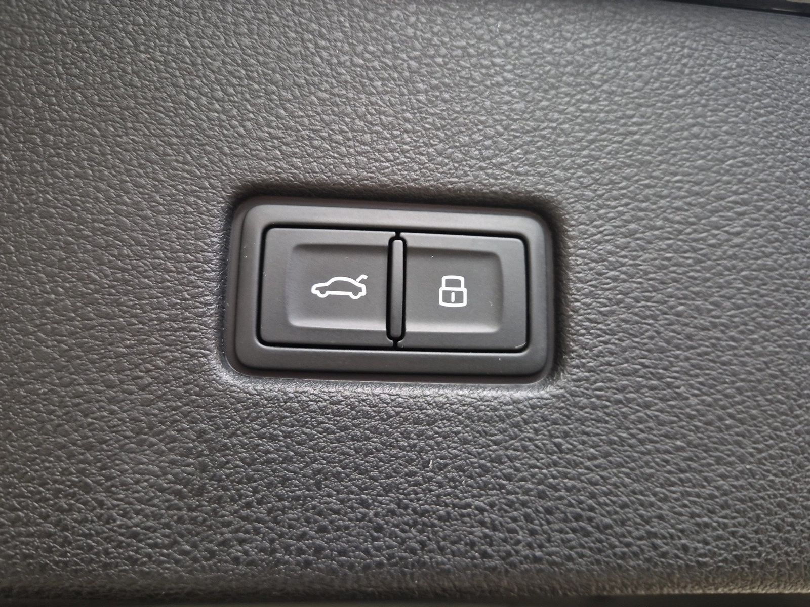 Fahrzeug autohaus mense Fahrzeugabbildung Audi Q8 55 TFSI quattro tiptronic Luft 4xSHZG ACC LED