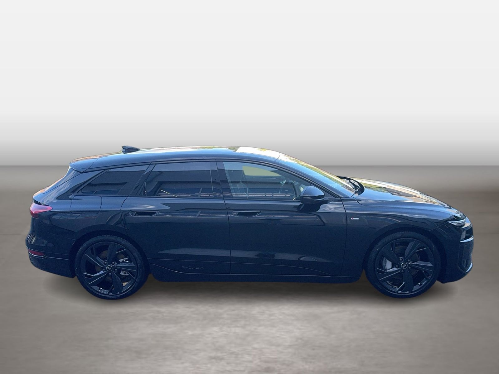 Fahrzeugabbildung Audi A6 Avant e-tron quattro 315 kW Matrix - mit KI generiert/bearbeitet