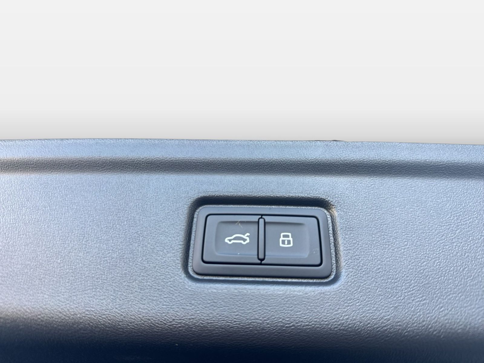 Fahrzeugabbildung Audi A6 Avant e-tron quattro 315 kW Matrix - mit KI generiert/bearbeitet