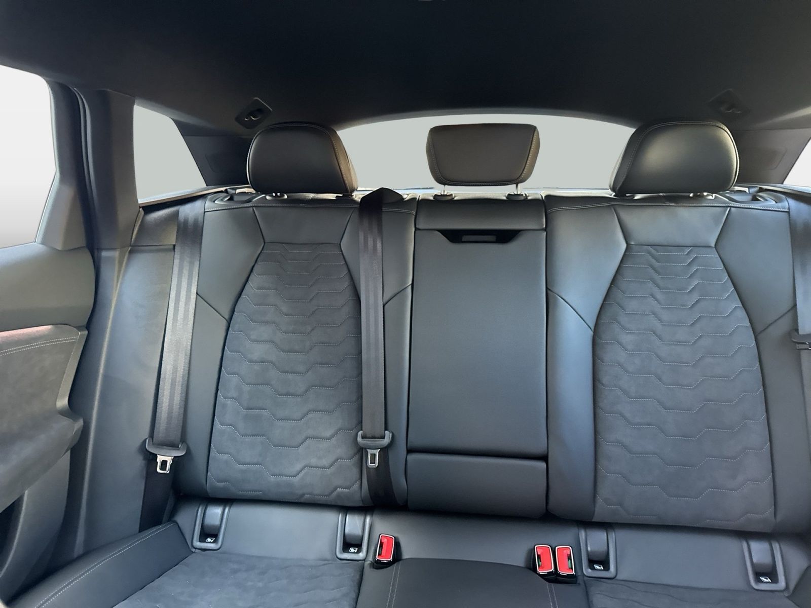 Fahrzeugabbildung Audi A6 Avant e-tron quattro 315 kW Matrix - mit KI generiert/bearbeitet
