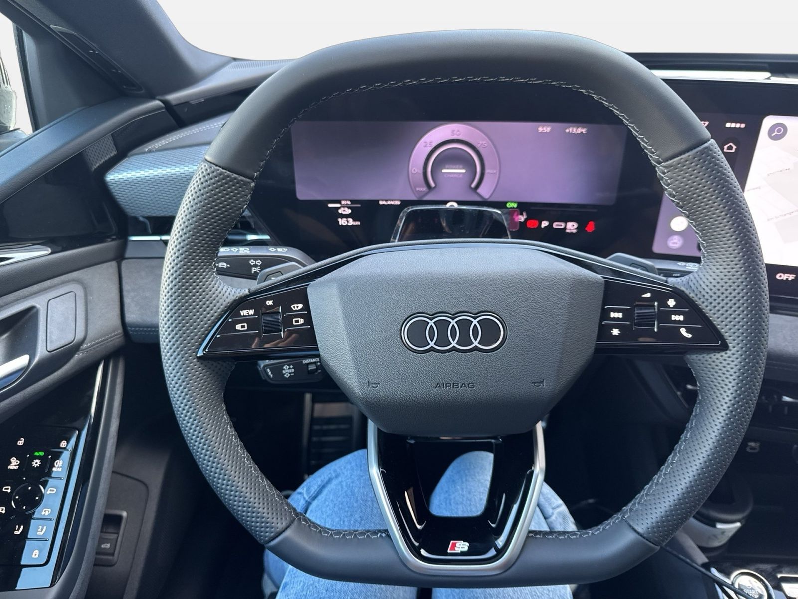 Fahrzeugabbildung Audi A6 Avant e-tron quattro 315 kW Matrix - mit KI generiert/bearbeitet