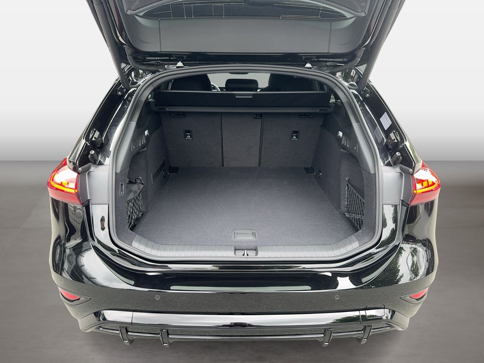 Fahrzeugabbildung Audi A6 Avant e-tron quattro 315 kW Matrix - mit KI generiert/bearbeitet